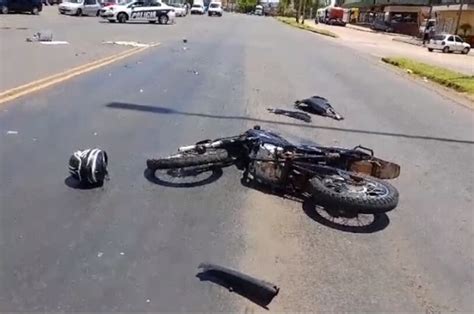 Choque Entre Un Auto Y Una Moto En Avenida Llamosas