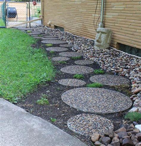 Gravel Walkways With Stepping Stones