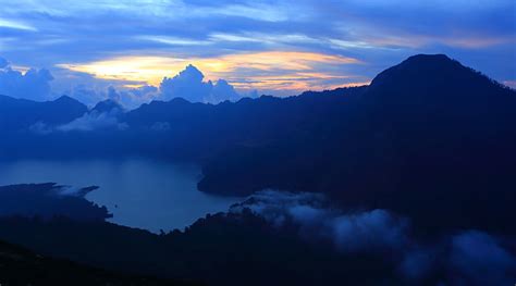 Hd Wallpaper Indonesia Mount Rinjani Volcano Hike Mountain Sunset