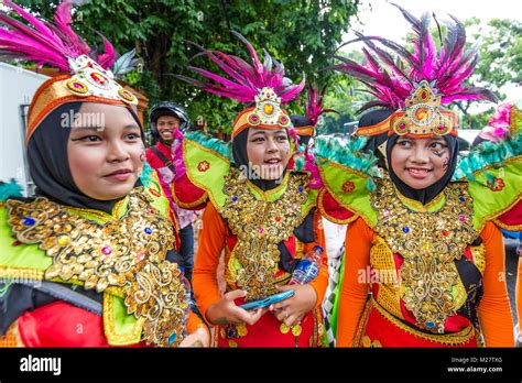 Indonesian Women Clothes Dress Hi Res Stock Photography And Images Alamy