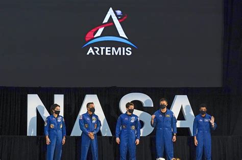 Watch Nasa Announces 18 Astronauts Are Training For Artemis Moon