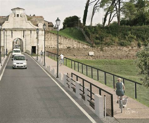 Palmanova Nuova Passerella Pedonale E Ciclabile Su Porta Aquileia Il