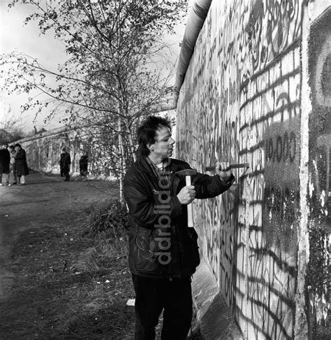 DDR Fotoarchiv Berlin Mitte Mauerspechte An Der Berliner Mauer In