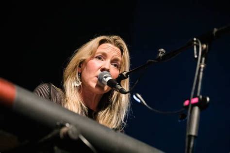 51 Fotos E Imágenes De Emily Gervers En 2021 Fleetwood Mac