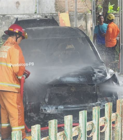 Diduga Milik Seorang Hakim PN Madiun Mobil Terbakar Diteras Rumah Dinas