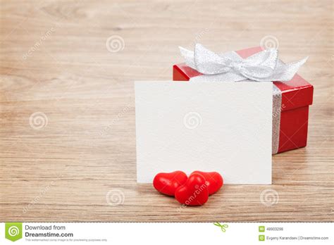 Carte De Voeux Vierge De Valentines Bo Te Cadeau Et Coeurs Rouges De