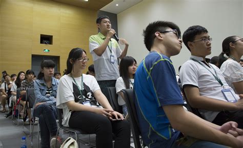 Journalism Takes Hold Among Chinese High School Students