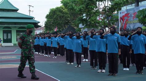 Pelatihan Kegiatan Militer Di Insan Medika Academy