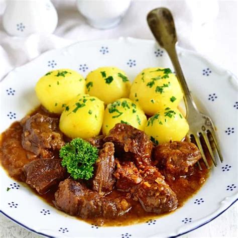 Schweinegulasch Nach Omas Rezept Culina Bohemica