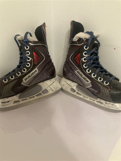 Used Bauer Regular Width Size 1 Vapor X40 Hockey Skates Sidelineswap