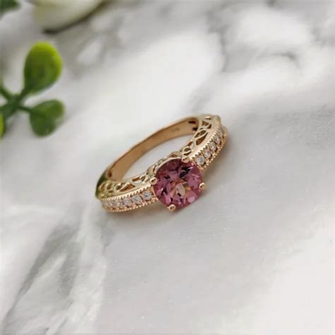 Anillo Rosado Rosa De Francia Y Diamantes Joyería Triángulo De Oro