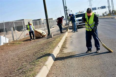 Mantiene Servicios Públicos limpieza en exterior de la feria Las Torres