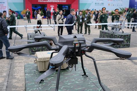 Trên tay máy bay không người lái trinh sát của Viettel UAV đo phóng