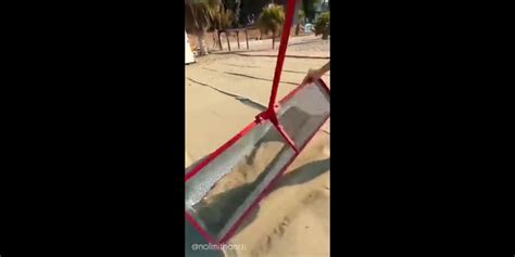 Bricolage d un panier avec des déchets ramassés sur la plage Blagues