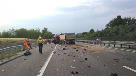 Primele imagini de la tragedia din Ungaria Un microbuz din Mureș a