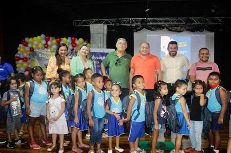 Prefeitura inicia a entrega de Kits Pedagógicos para os alunos da Rede