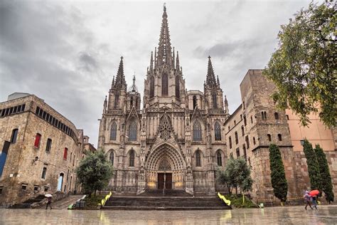 Las Leyendas Del Barrio G Tico Magia Rituales Y Arquitectura