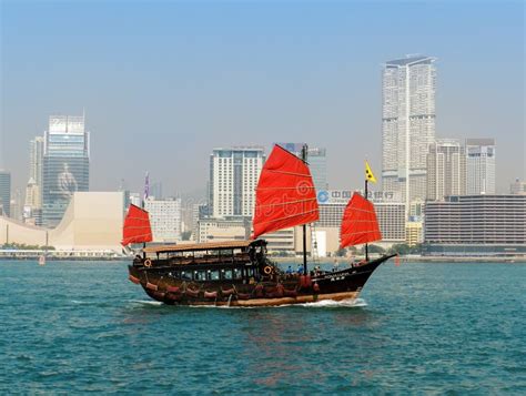 El Barco En Hong Kong Victoria Harbor 10 Abril 2021 Fotografía