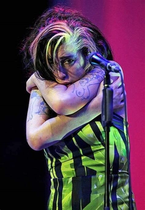 Last image of Amy Winehouse's final performance. : r/lastimages