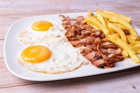 Huevos Con Bacon Y Patatas Hamburgueseria Colagon