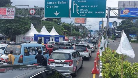 Lebaran Hari Kedua 40 Ribu Kendaraan Padati Puncak Bogor