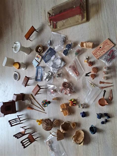 SUPERBE LOT MINIATURES Meubles bois Accessoires pour maison de poupée