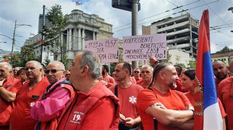 Video Foto Protest Voza A Saniteta Ispred Vlade Srbije Zbog Malih