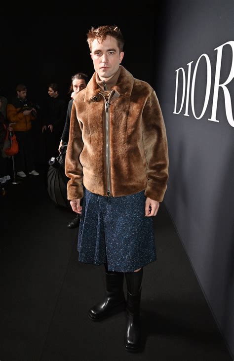 Velvet Outfit Robert Pattinson flitteres szoknyában parádézott a