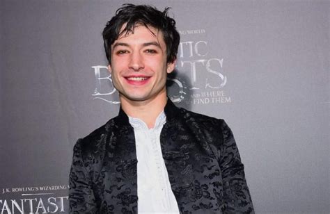 Ezra Miller Habla Sobre Su Grupo De Compa Eros Sexuales