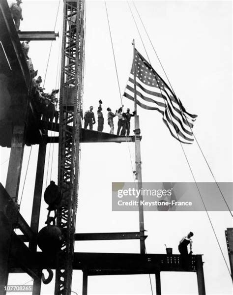 Empire State Building Workers Photos and Premium High Res Pictures ...