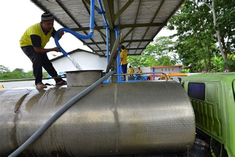 Usaha Penyediaan Air Minum Taat Perintah MK Republika Online