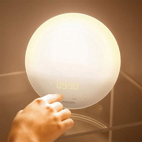 Philips Wake-Up Light Creates Artificial Morning Sunlight