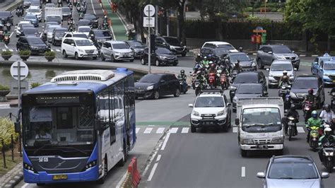 PSBB Jakarta Ganjil Genap Ditiadakan Transportasi Umum Dibatasi