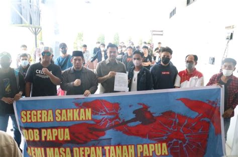 Aliansi Pemuda Nkri Sampaikan Aspirasi Di Dprd Sulut Mokodompit