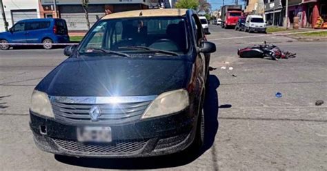 Una Joven Sufrió Fracturas Tras Un Choque Entre Una Moto Y Un Auto