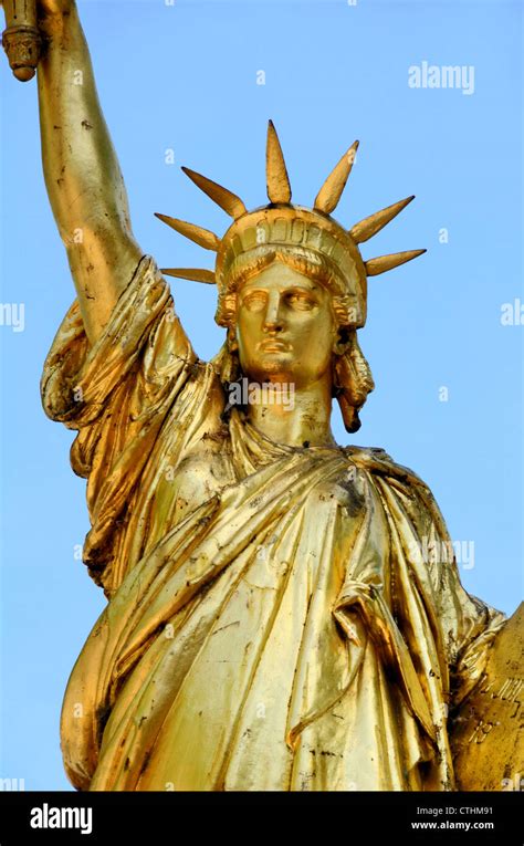 Estatua de la libertad francia fotografías e imágenes de alta