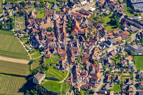 Burkheim Von Oben Altstadtbereich Und Innenstadtzentrum In Burkheim