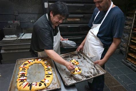 How to celebrate Epiphany with Baby Jesus baked in: ‘Rosca de Reyes ...