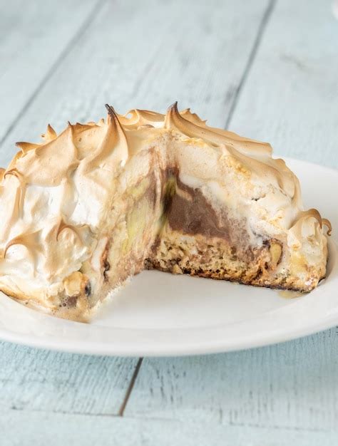 Premium Photo Baked Alaska Dessert