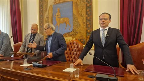 Taormina Il Neo Sindaco De Luca Chiede Ad Assessori E Consiglieri Se