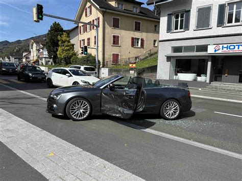 Balgach Unfall Zwischen Zwei Autos Sg Ch