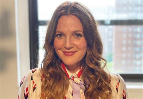 Drew Barrymore Revela Que Se Arrependeu De Ter Mostrado Os Seios Em