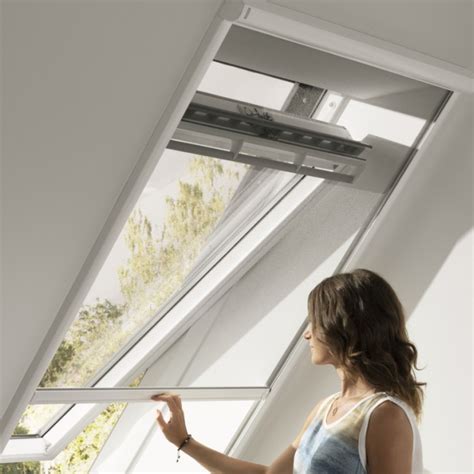 VELUX GLU 0051 felső kilincses műanyag tetőablak 78 x 140 MK08 cm x