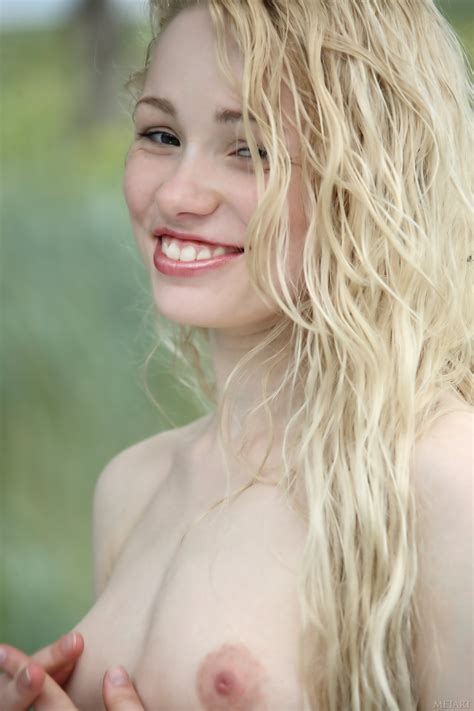 Glamorous Blonde Teen Olya N Posing Butt Naked In Beautiful Nature