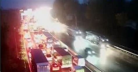 M4 traffic today after crash left lanes closed in Berkshire near ...