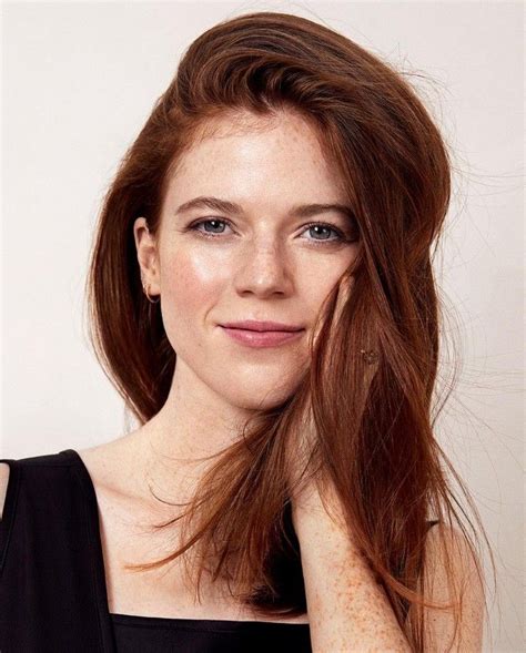 Rose Leslie Scrolller