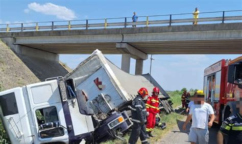 Trei morţi şi patru răniţi într un grav accident rutier produs pe