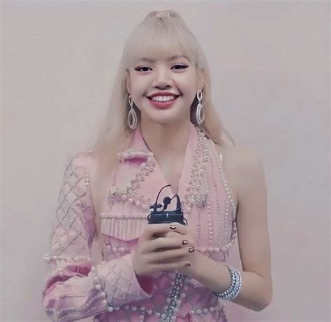 Pin de Lalisa Manoban em 2018 2019 Lisa World Tour In Your Area 1º Part