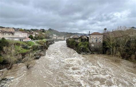 Le Tarn En Crue Attire De Nombreux Curieux