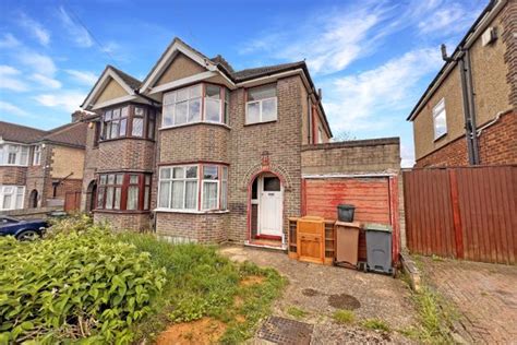 3 Bed Semi Detached House For Sale In Stanford Road Luton Lu2